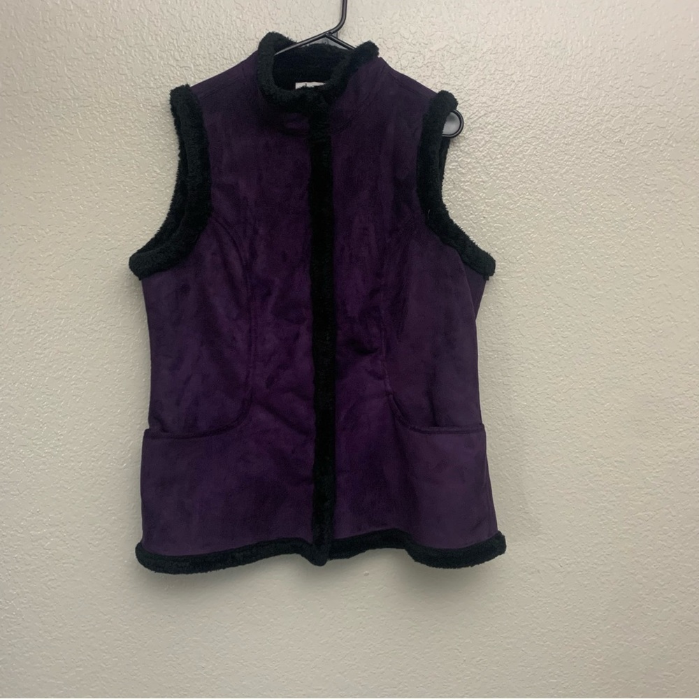 D & Co Women’s Purple &‎ Black Medium Pile Snap Button Sweater Vest Medium